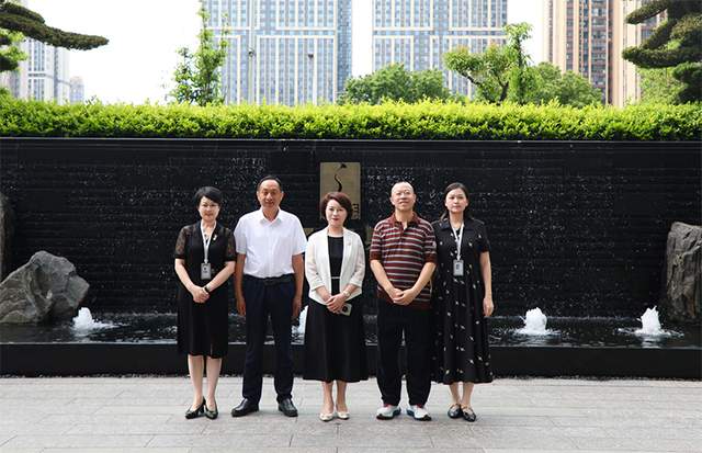 长沙市人大常委会副主任李平一行莅临绿之韵中心调研